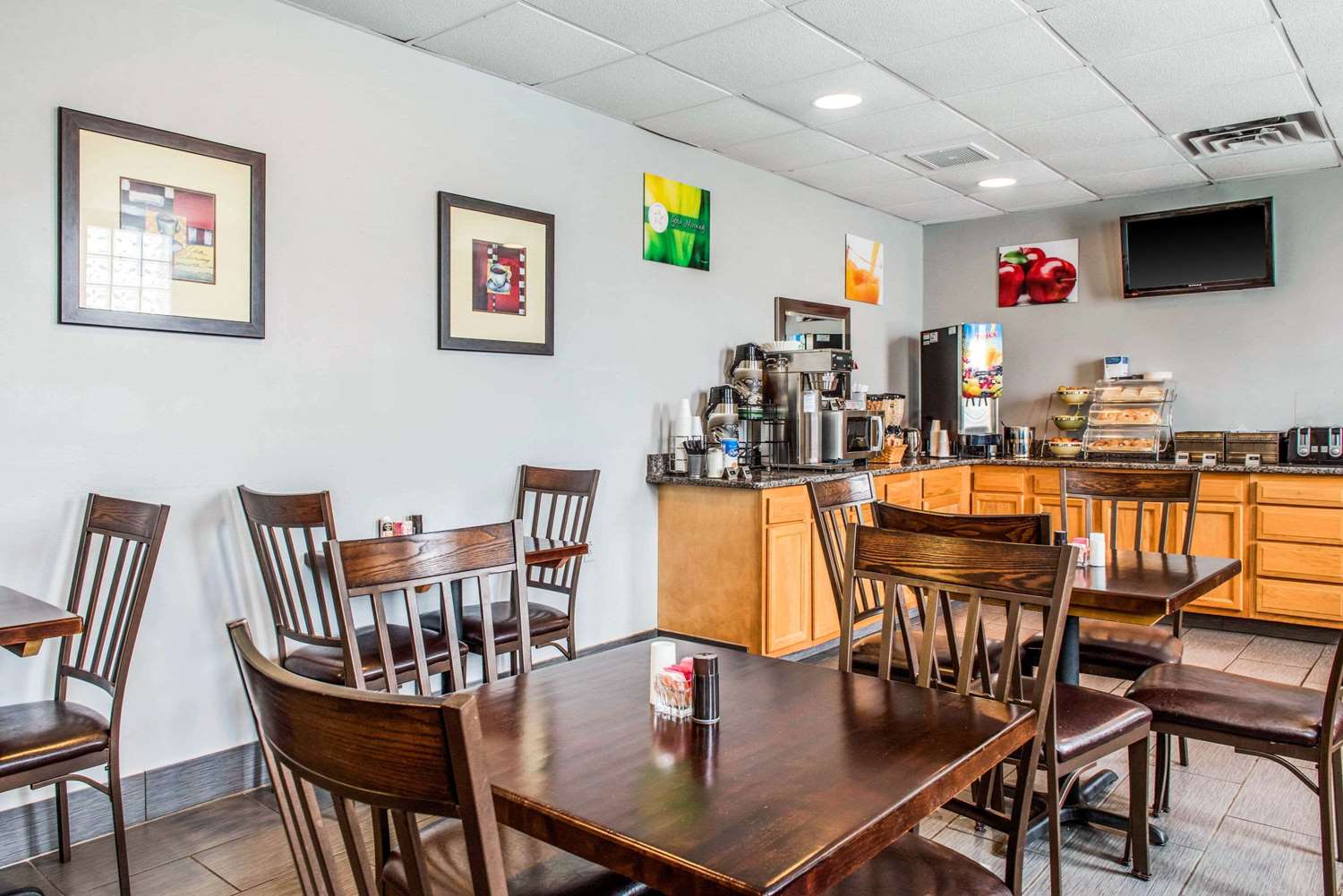 Quality Inn Austintown-Youngstown West 20/35