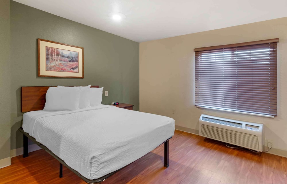STUDIO, DOUBLE BED