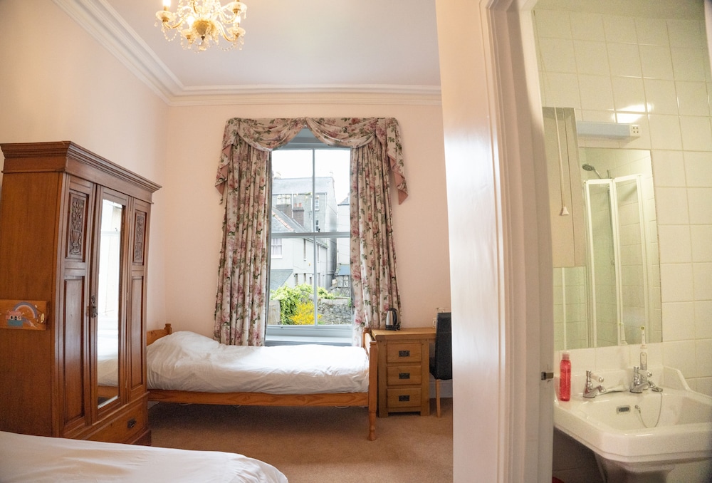 Llandudno Hostel 50/50
