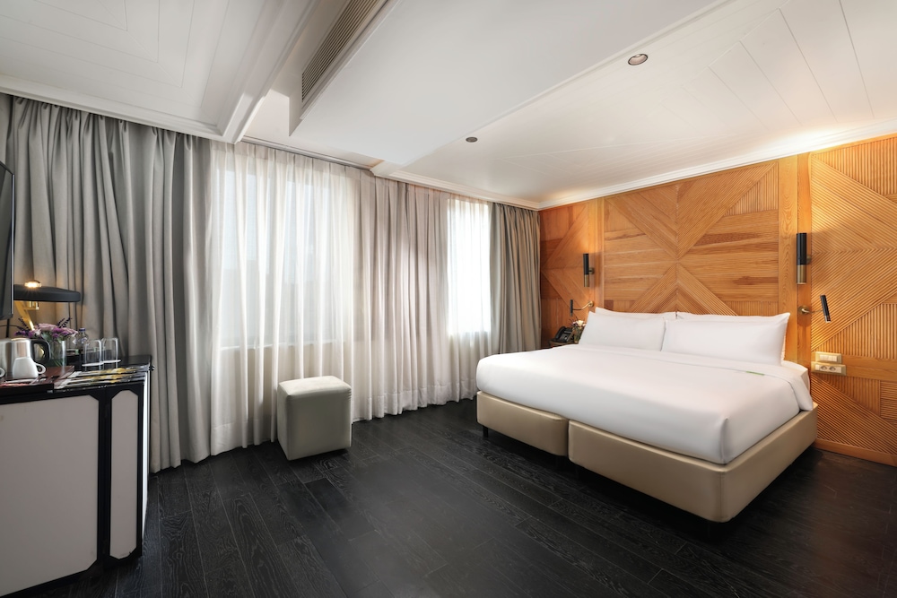 Collection, Suite, King Bed
