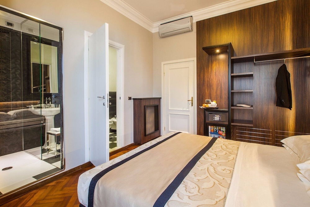 SUPERIOR, DOUBLE OR TWIN BED