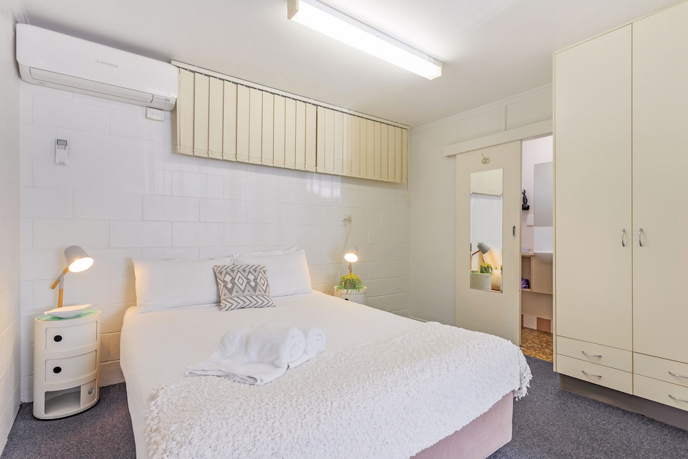 TOP SPOT MOTEL 34/70