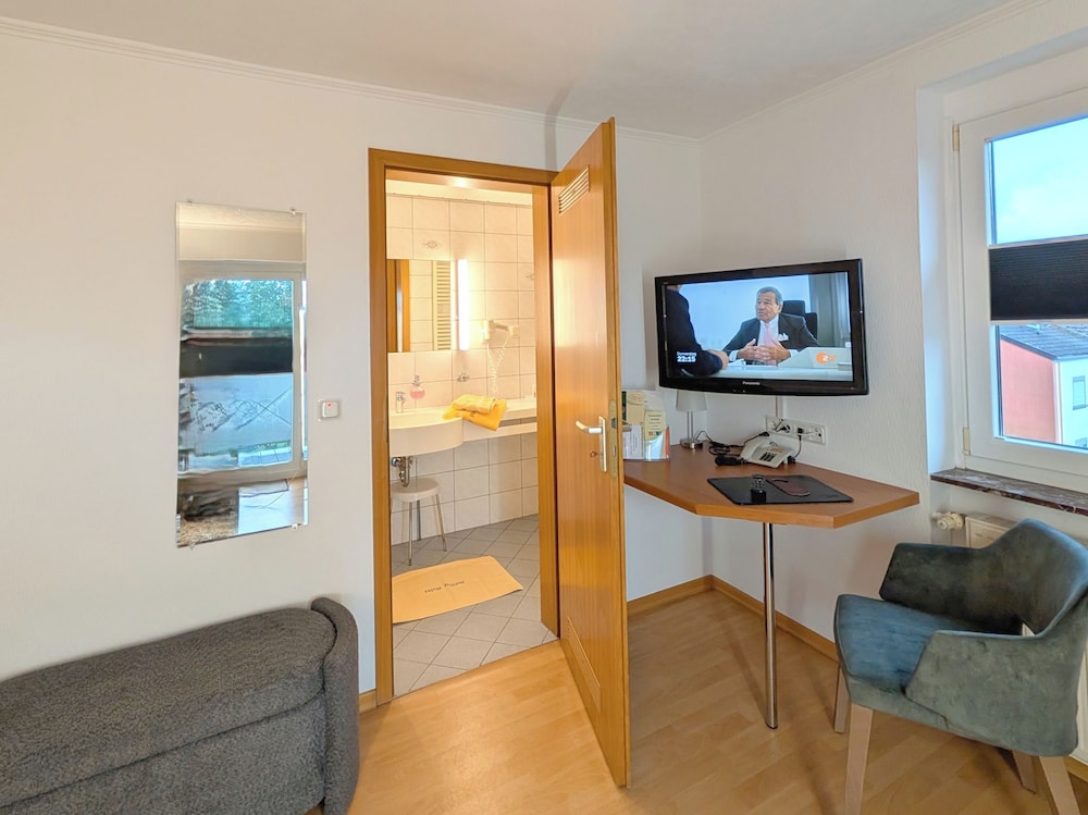 HOTEL MAURER 25/50
