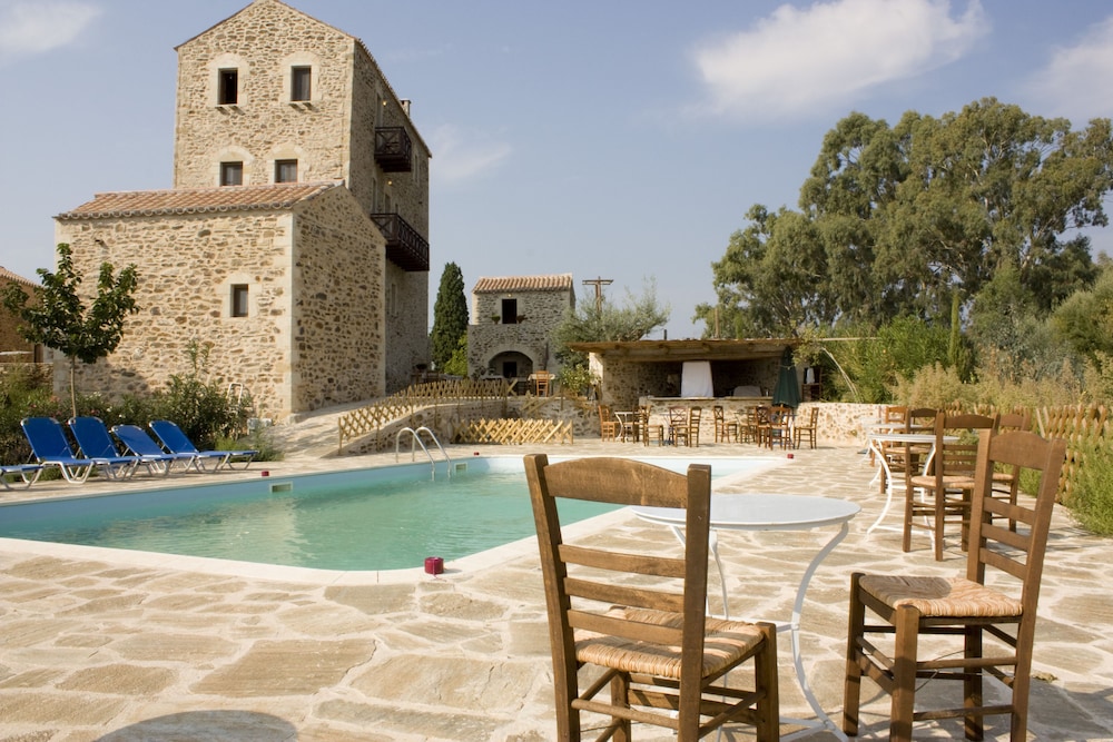 Pyrgos Petropoulaki 44/50