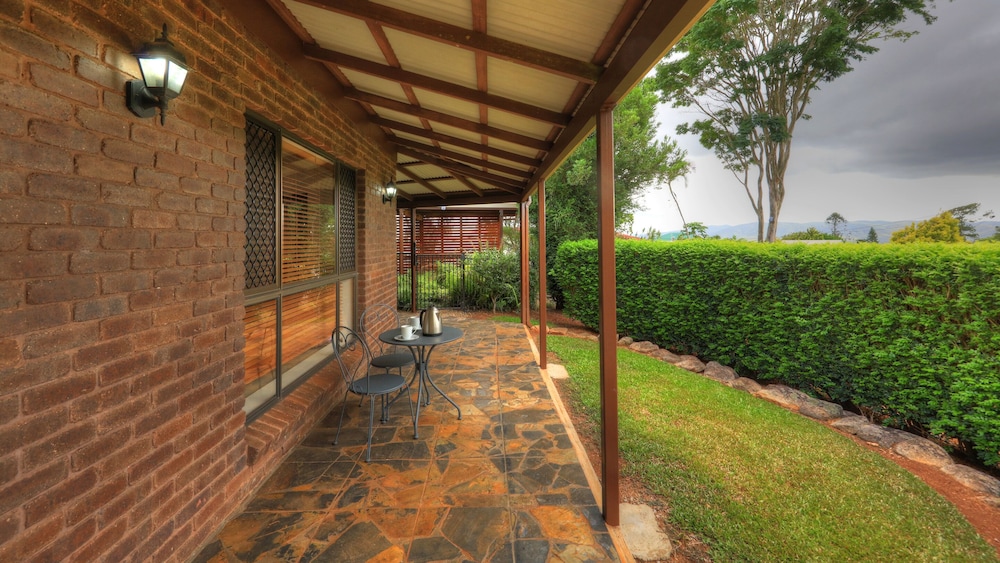 ATHERTON HINTERLAND MOTEL 7/40