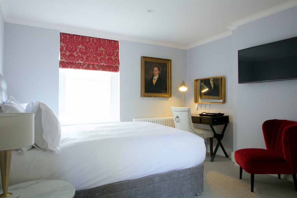 SUPERIOR, QUEEN BED