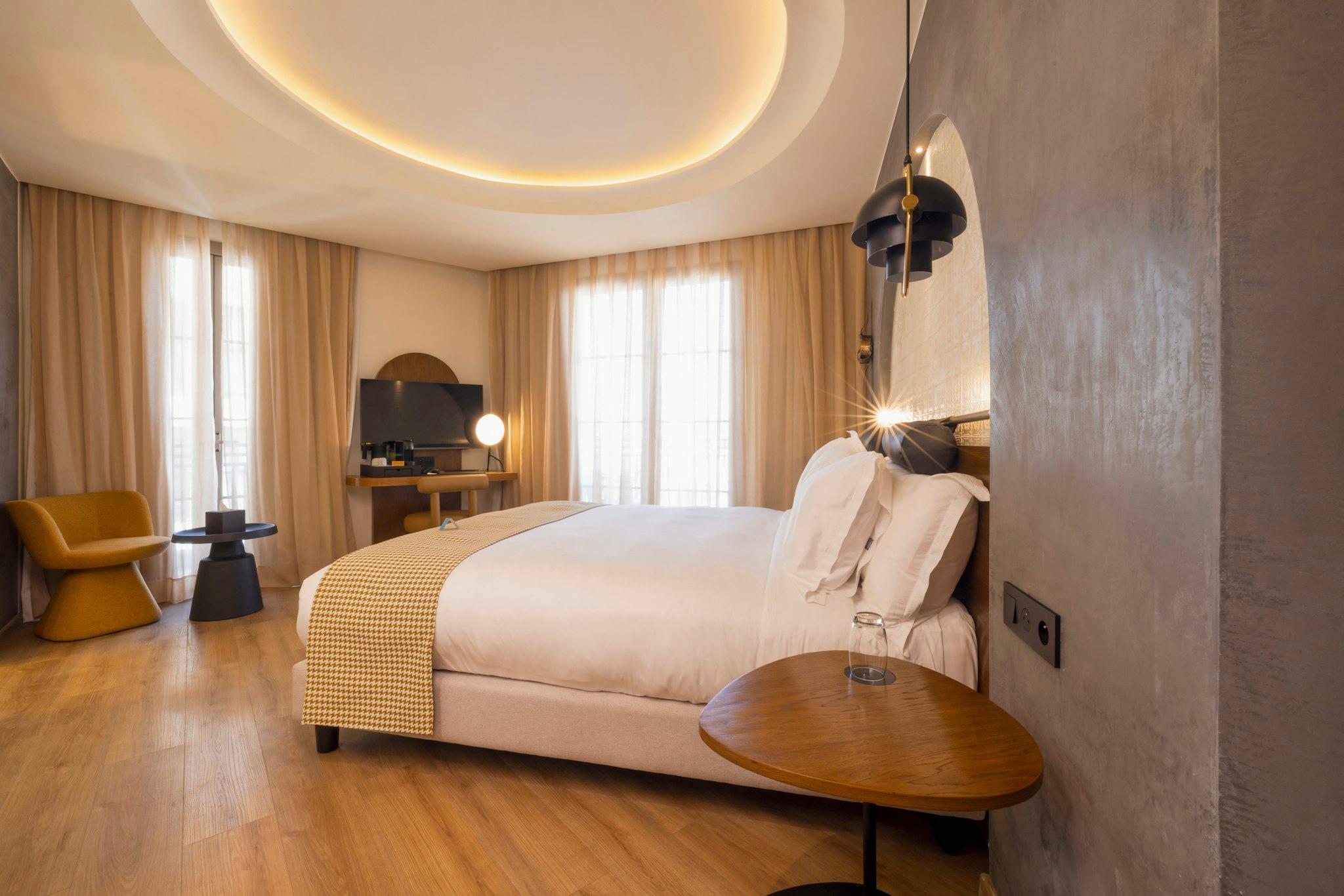 Deluxe, Twin Beds, City View