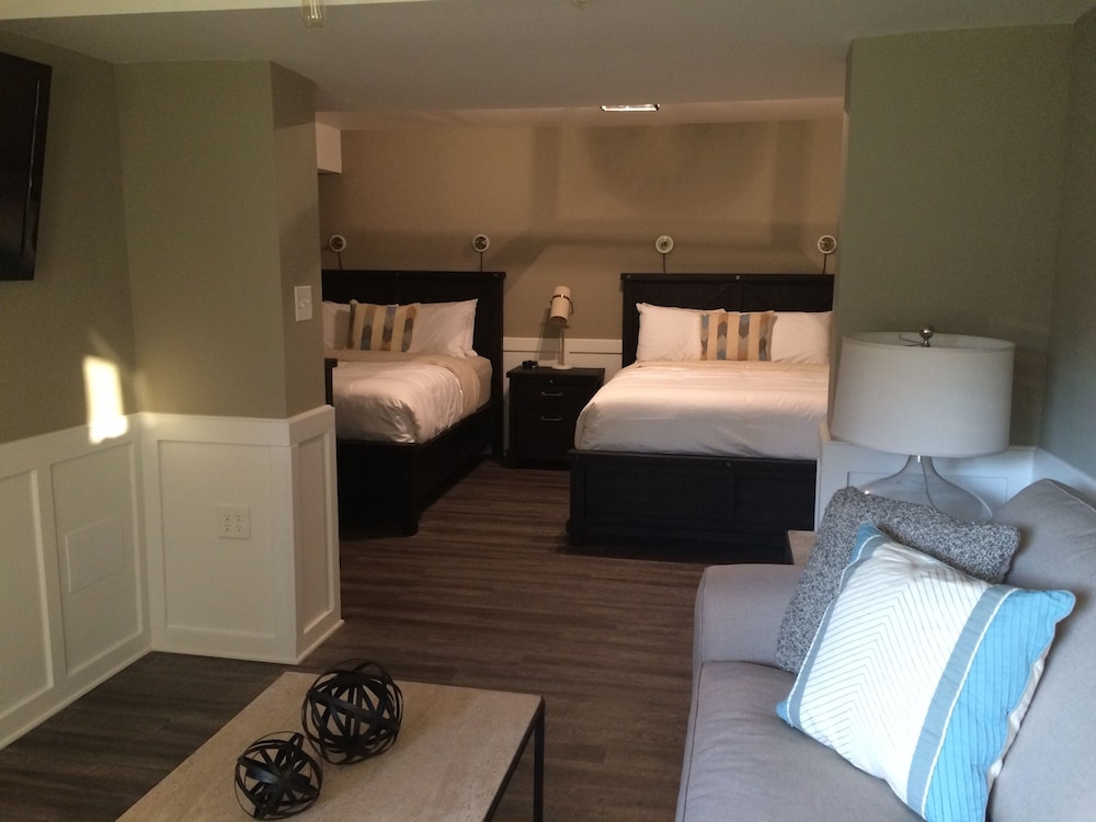 Super 8 by Wyndham Albany 30/51