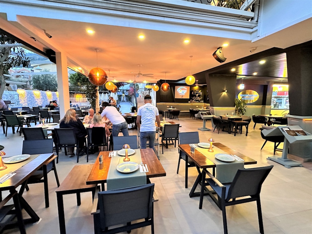 Tonoz Beach Hotel 53/69