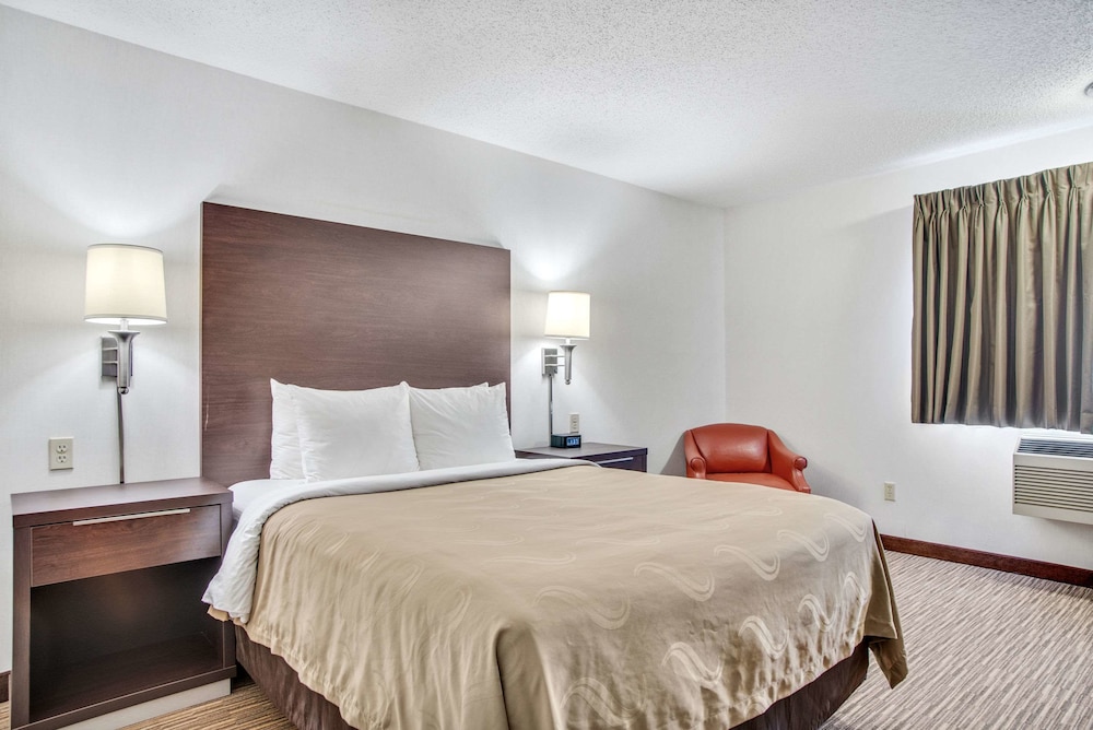 Everspring Inn Suites Hill City 20/61