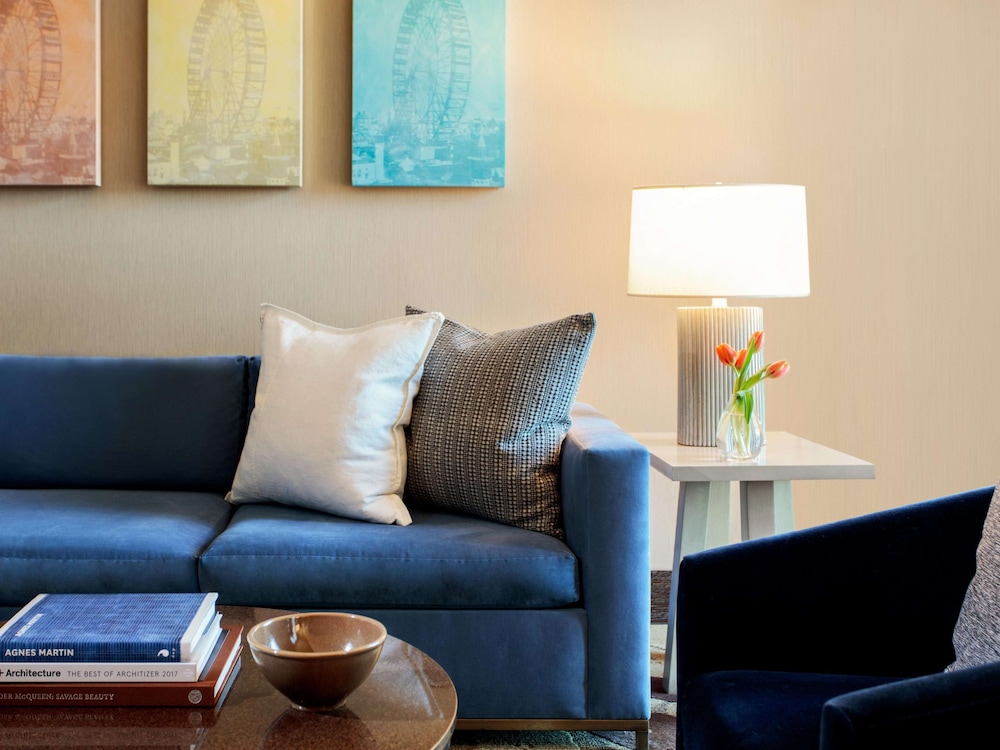 Hotel 505 River North 42/75
