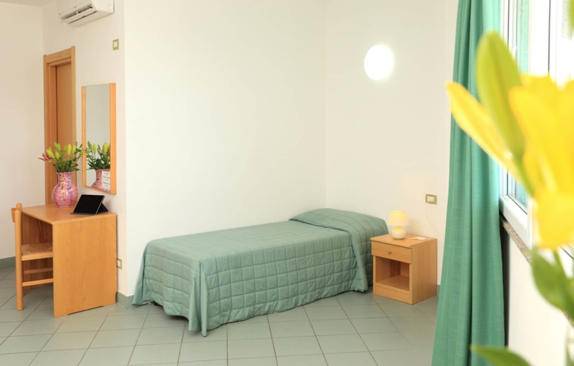 ROOM, SINGLE, BALCONY