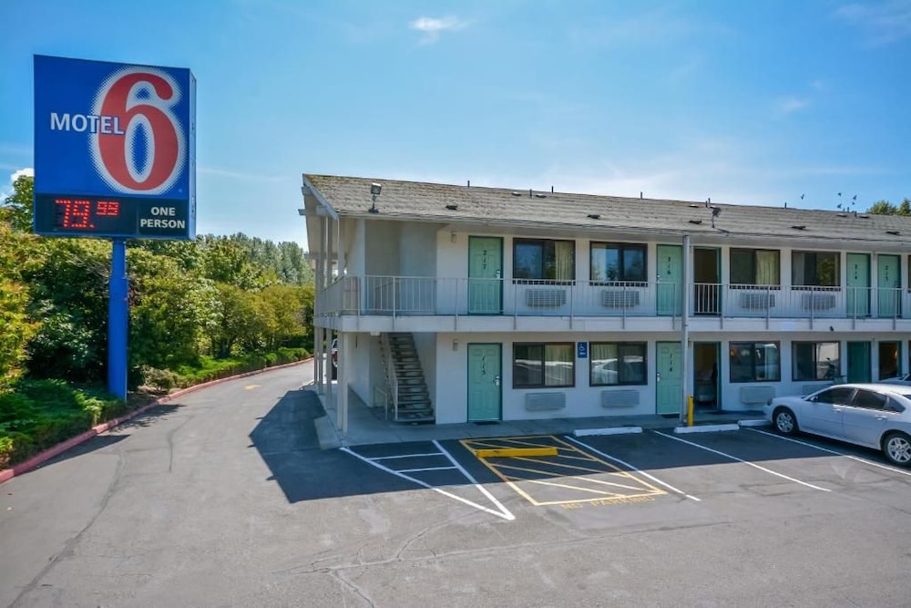 Motel6 Bellingham, WA 35/43