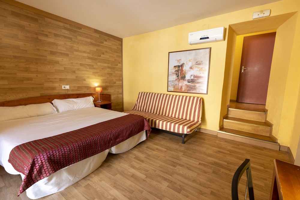 Hostal Restaurante Puerta del Alcázar 35/61