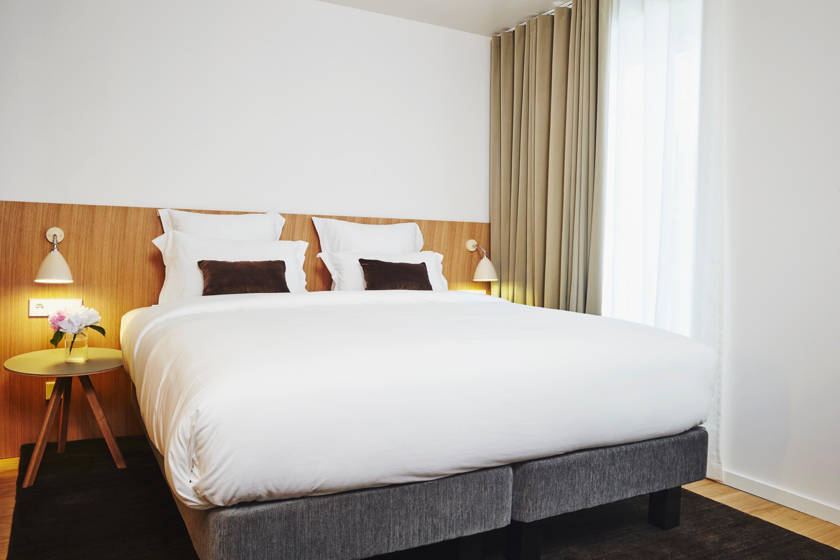Deluxe, Double Bed