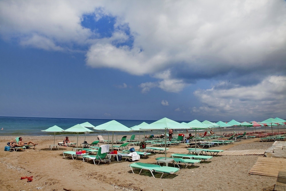 Jo-An Beach Hotel 85/93