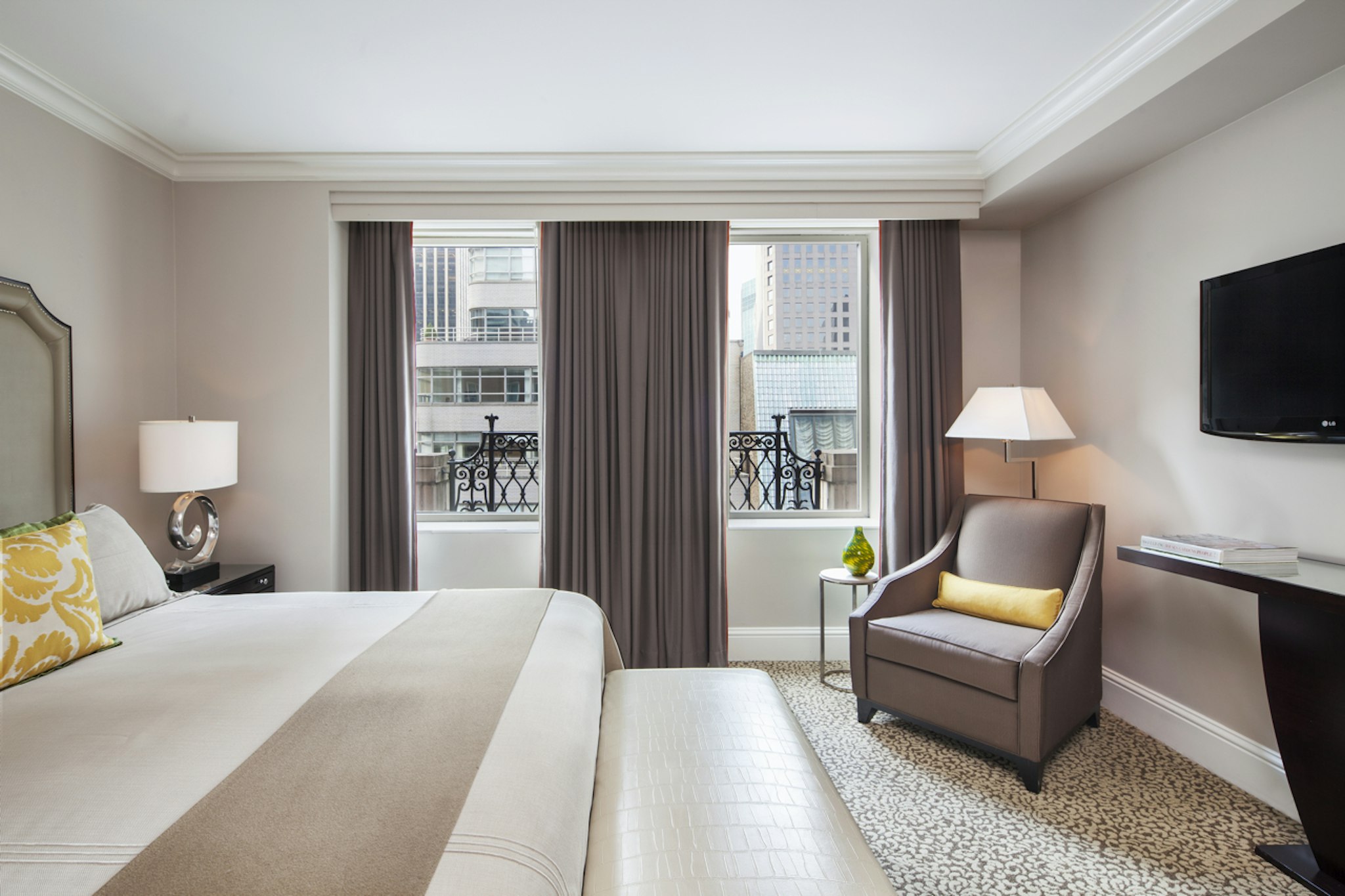 5TH Avenue, Suite, King Bed, Terrace