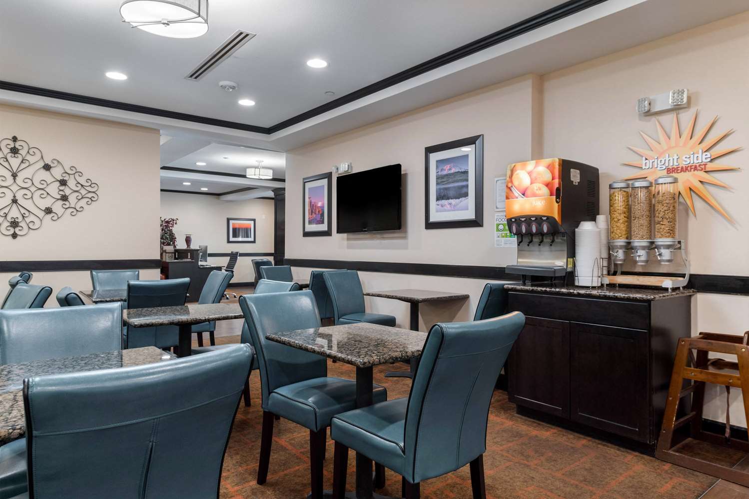 La Quinta Inn and Suites by Wyndham Auburn 14/19