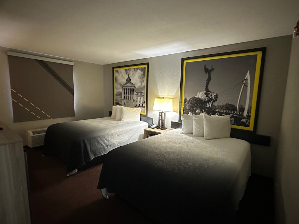 Super 8 by Wyndham Fort Scott 18/49
