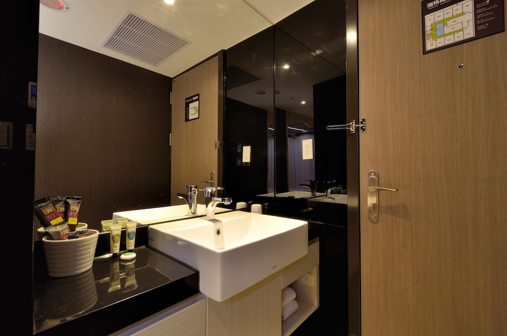 Guide Hotel Taipei Fuxing N. 48/71