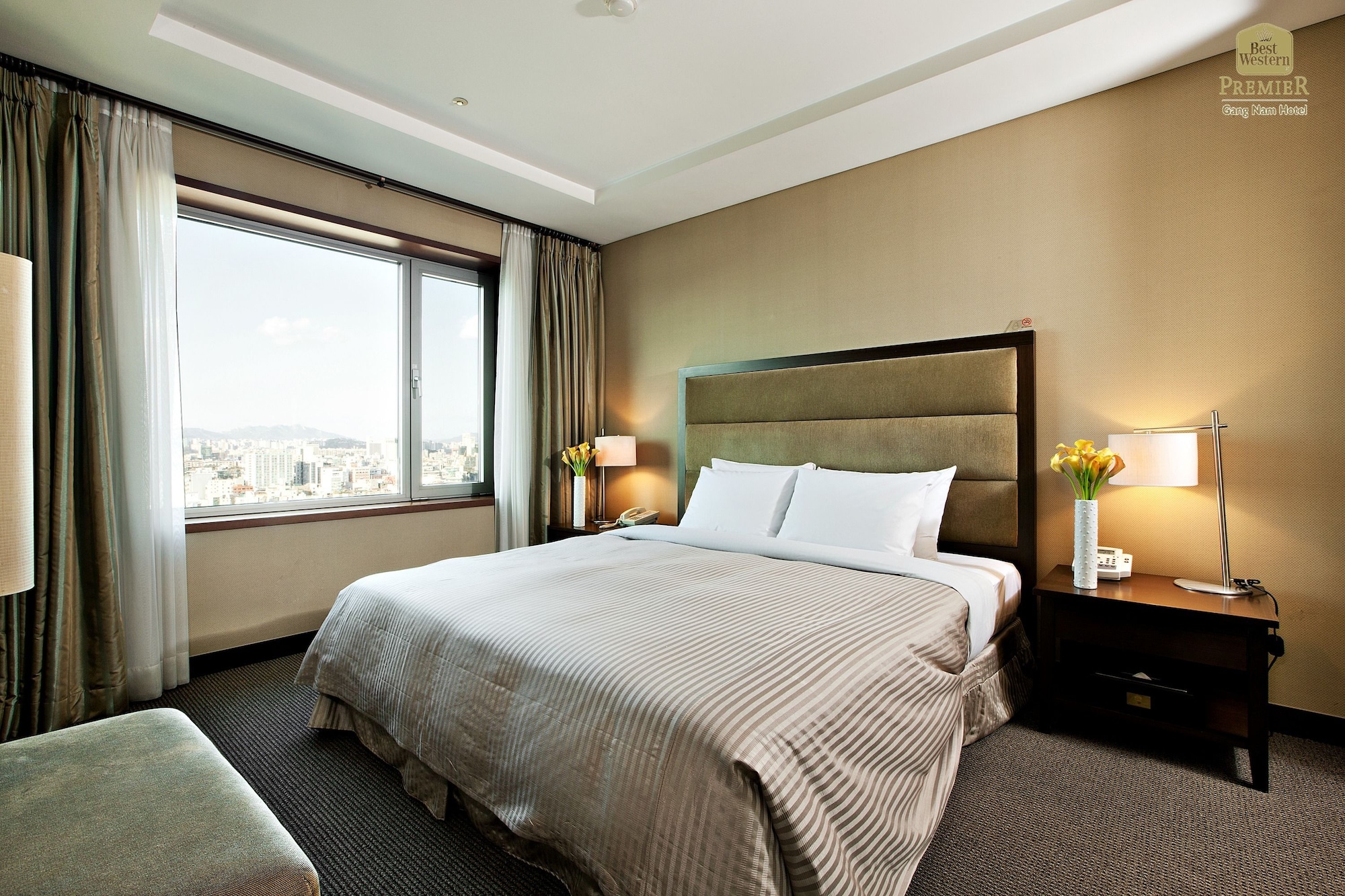 JUNIOR SUITE, KING BED