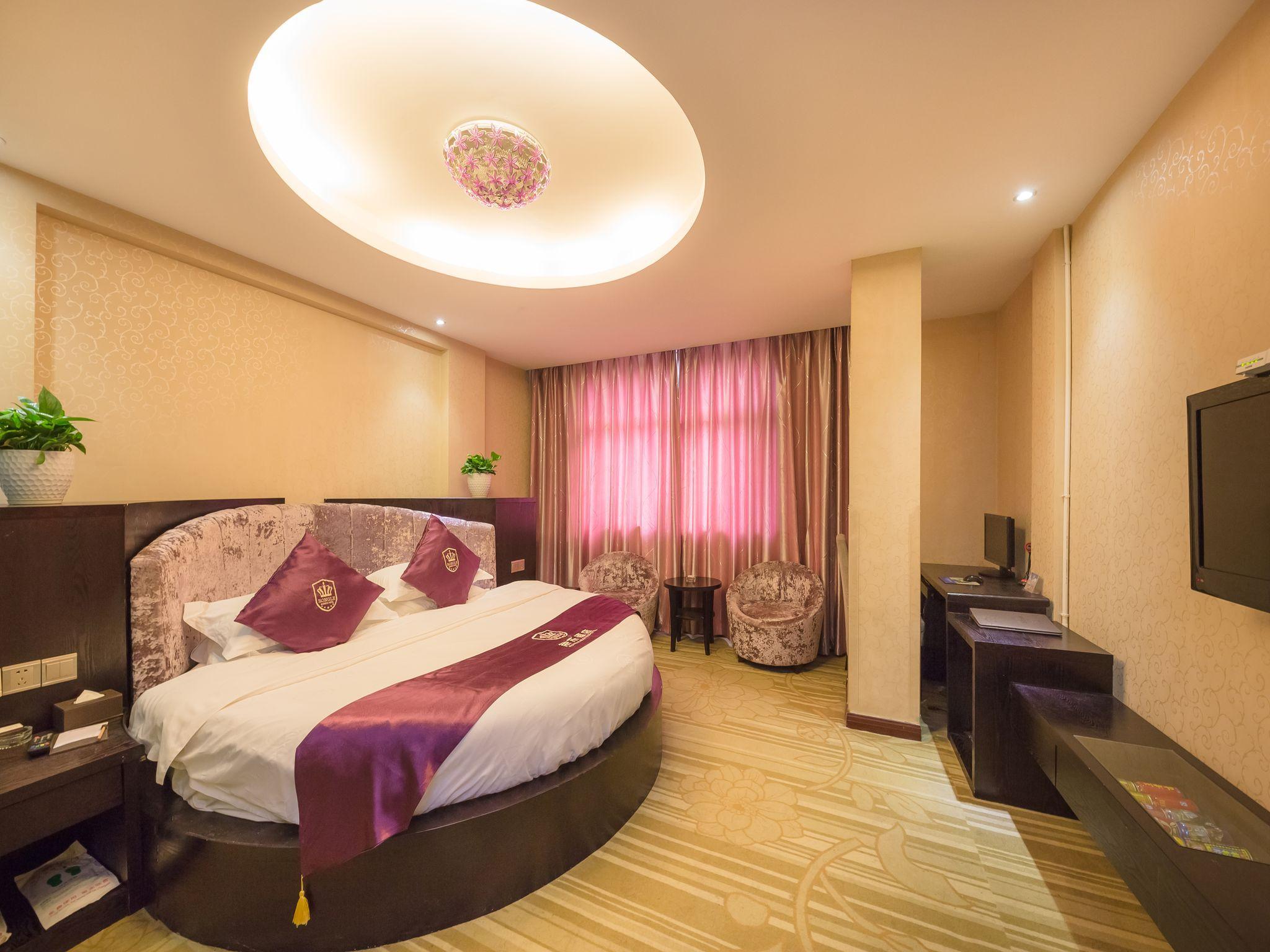 Room, King Bed, Round Bed