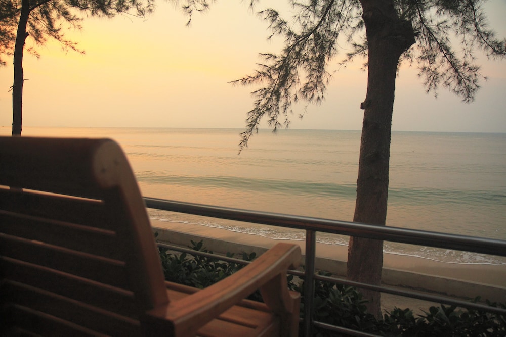 The Princess Beachfront Resort 12/18