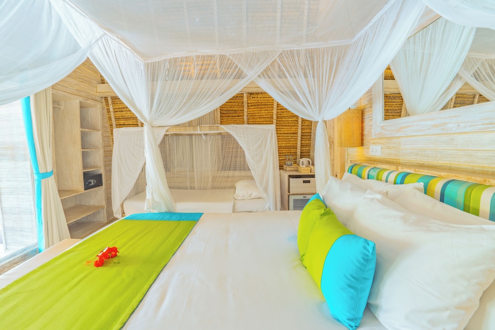 Hai Tide Beach Resort 24/74