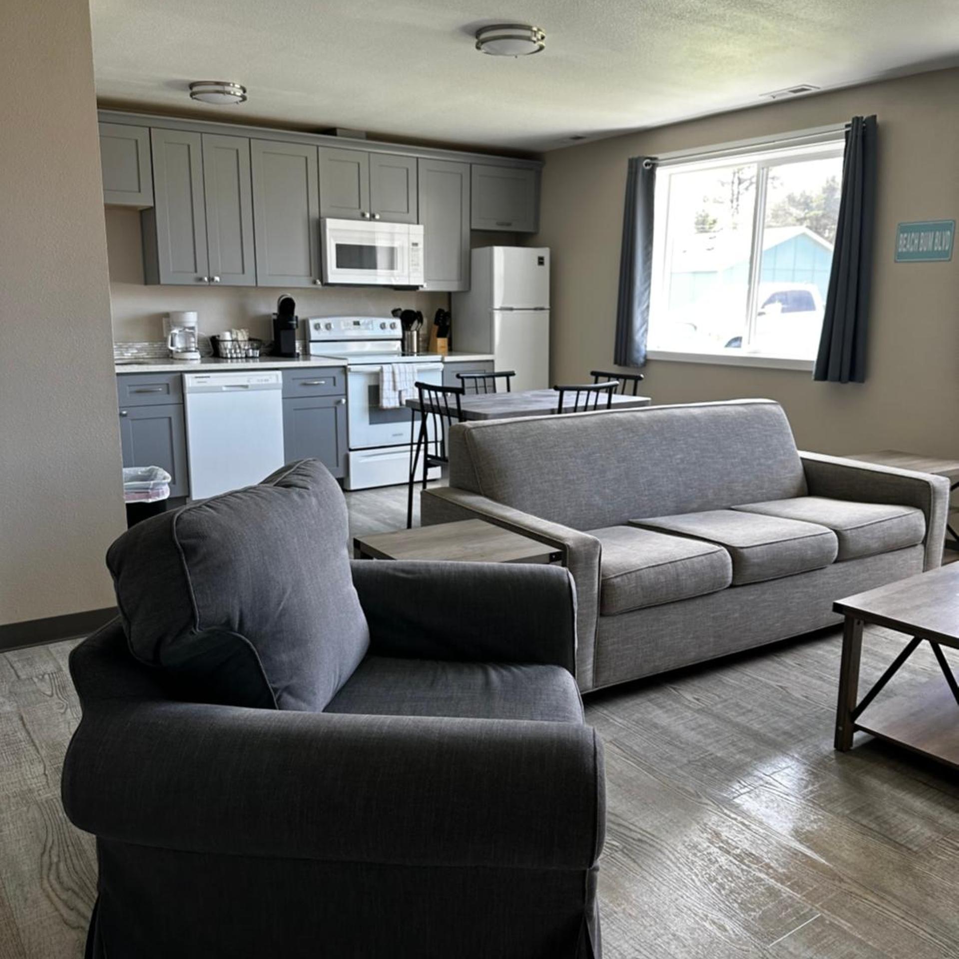 Coastal Inn & Suites 24/50