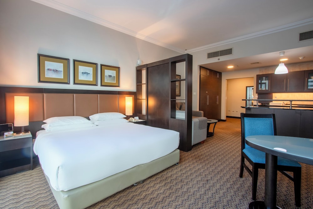 DELUXE, STUDIO, SUITE