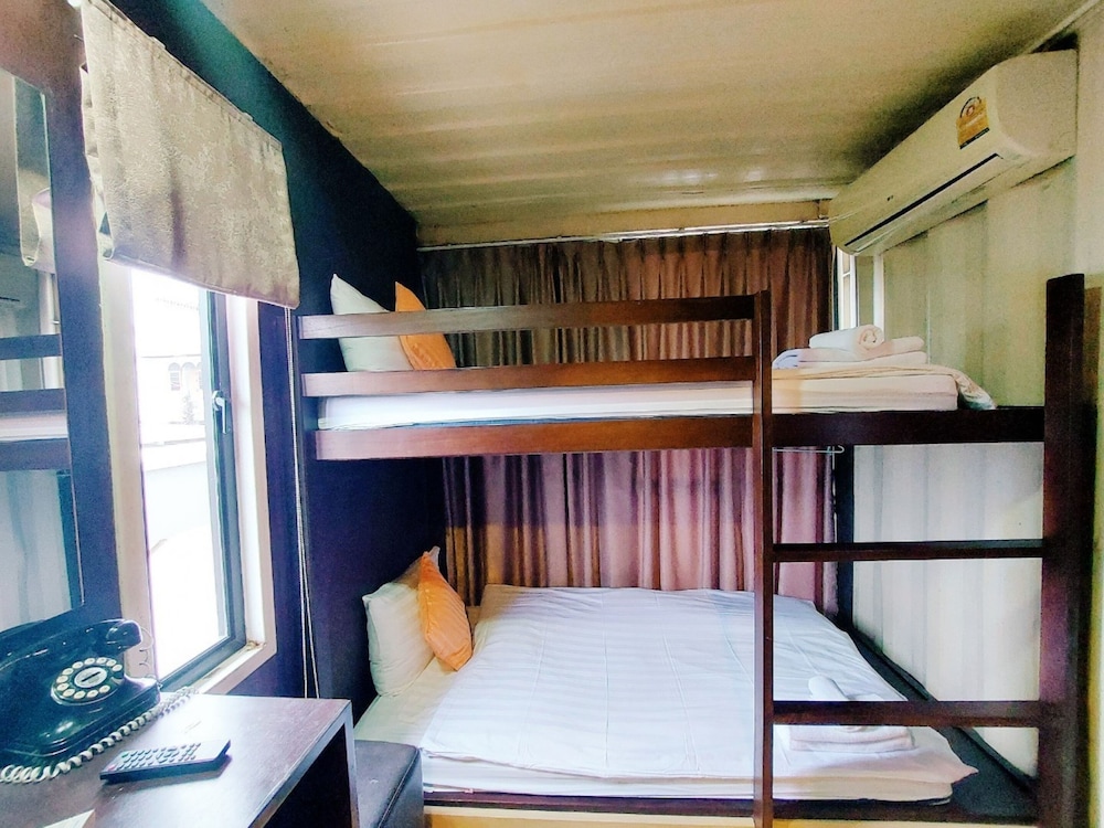 Retro Box Hotel 37/62