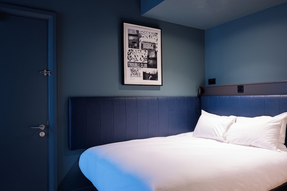 STANDARD, DOUBLE BED, ACCESSIBLE