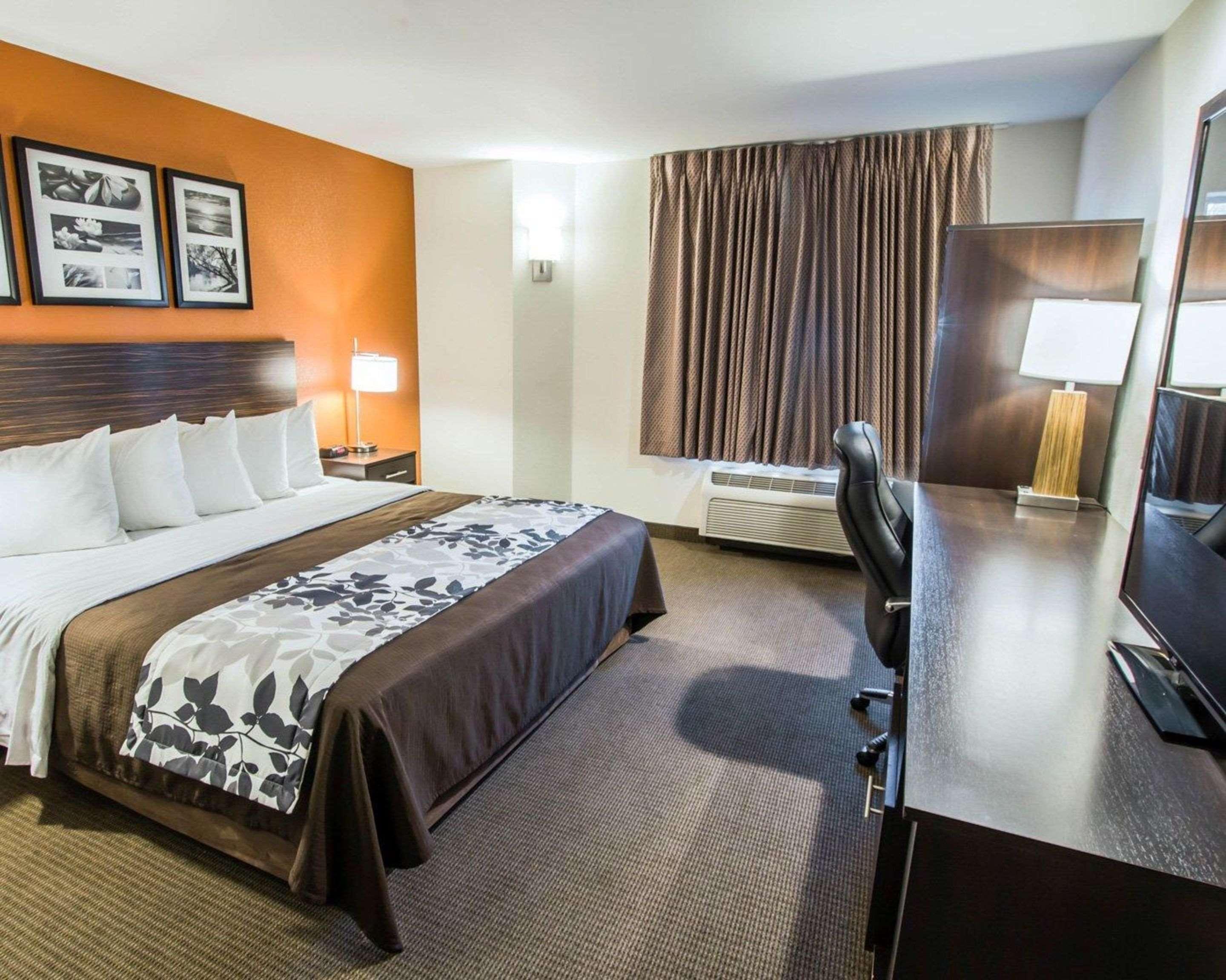 ROOM, KING BED