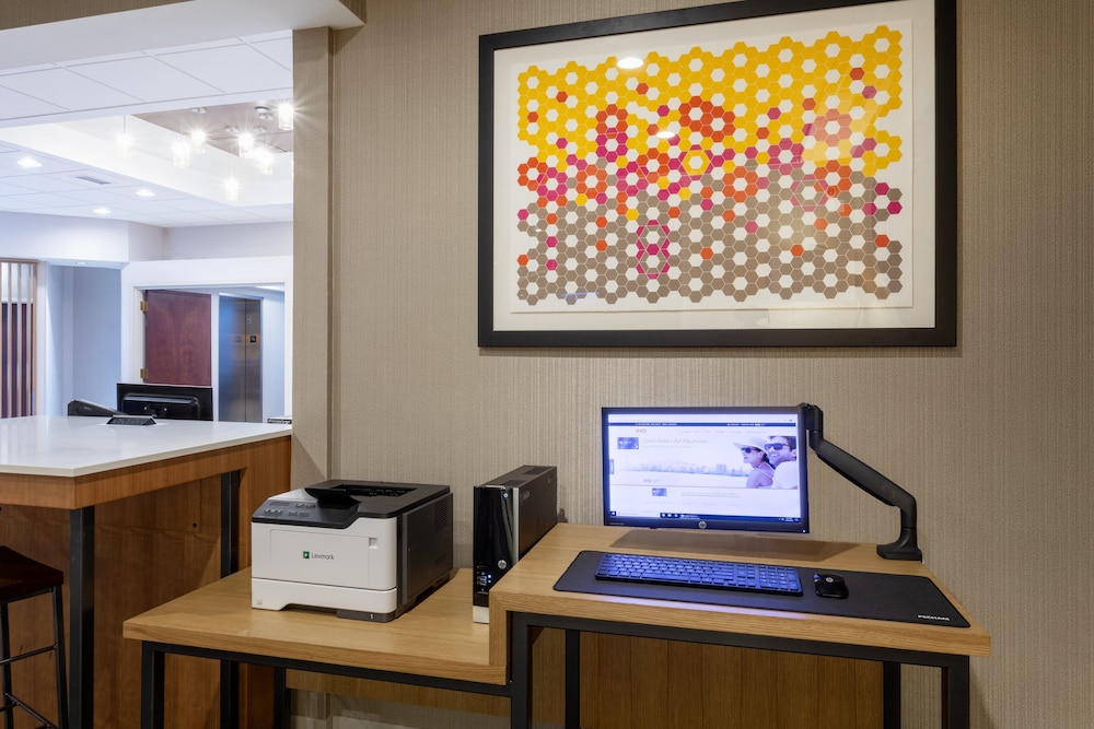 Holiday Inn Express Suites Minneapolis Downtown 53/57