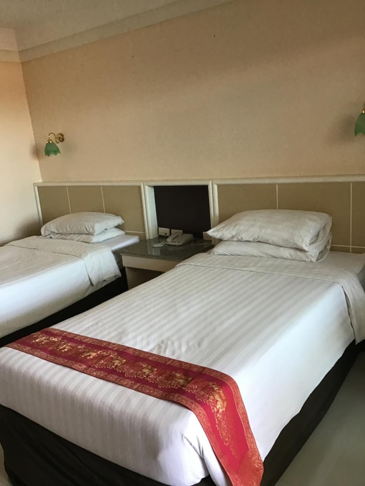 Ton Koon Hotel 8/46