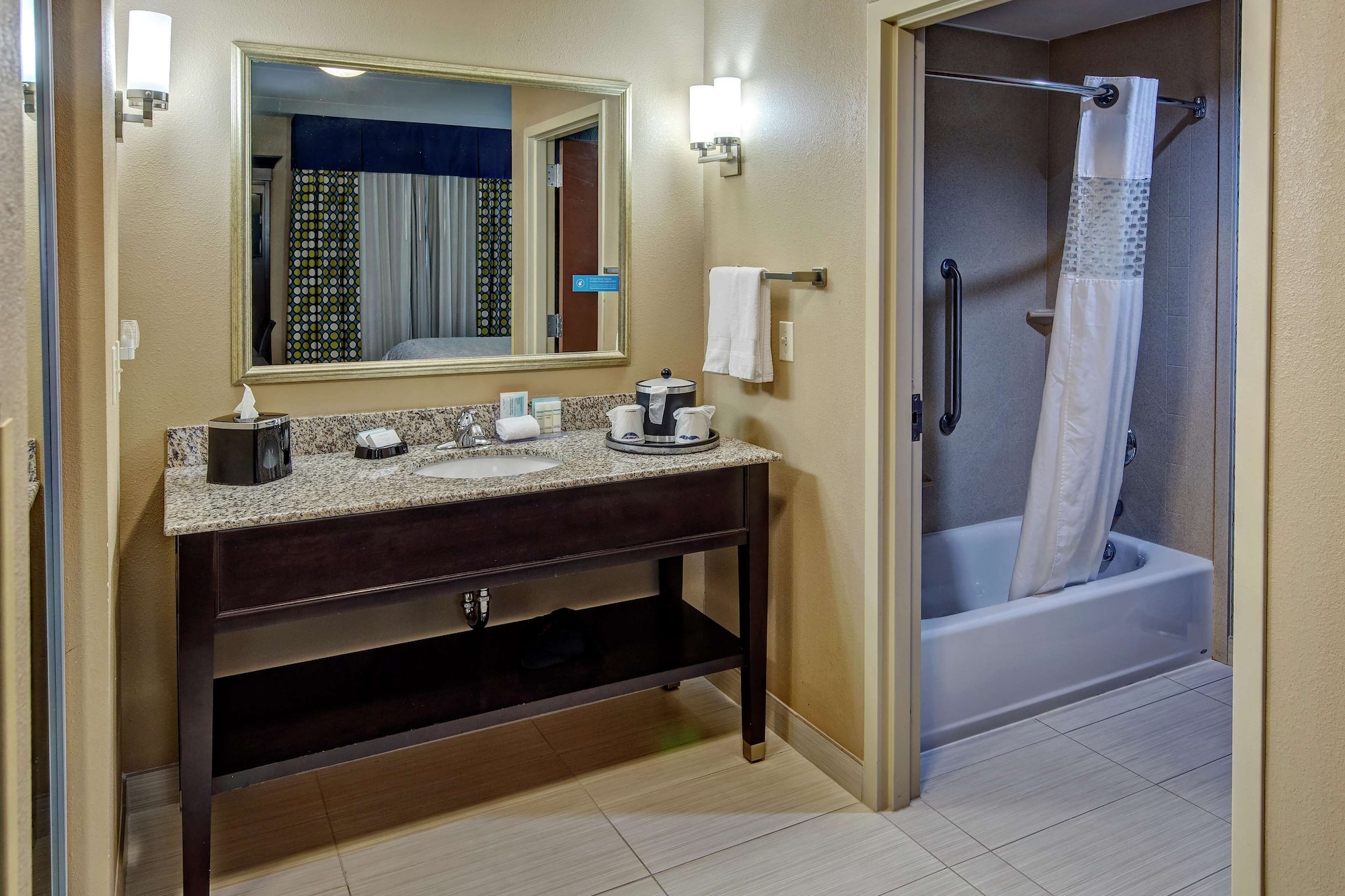 Studio, King Bed, Sofa, Accessible