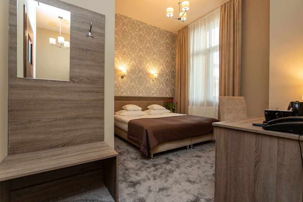 Hotel Maximum 10/50