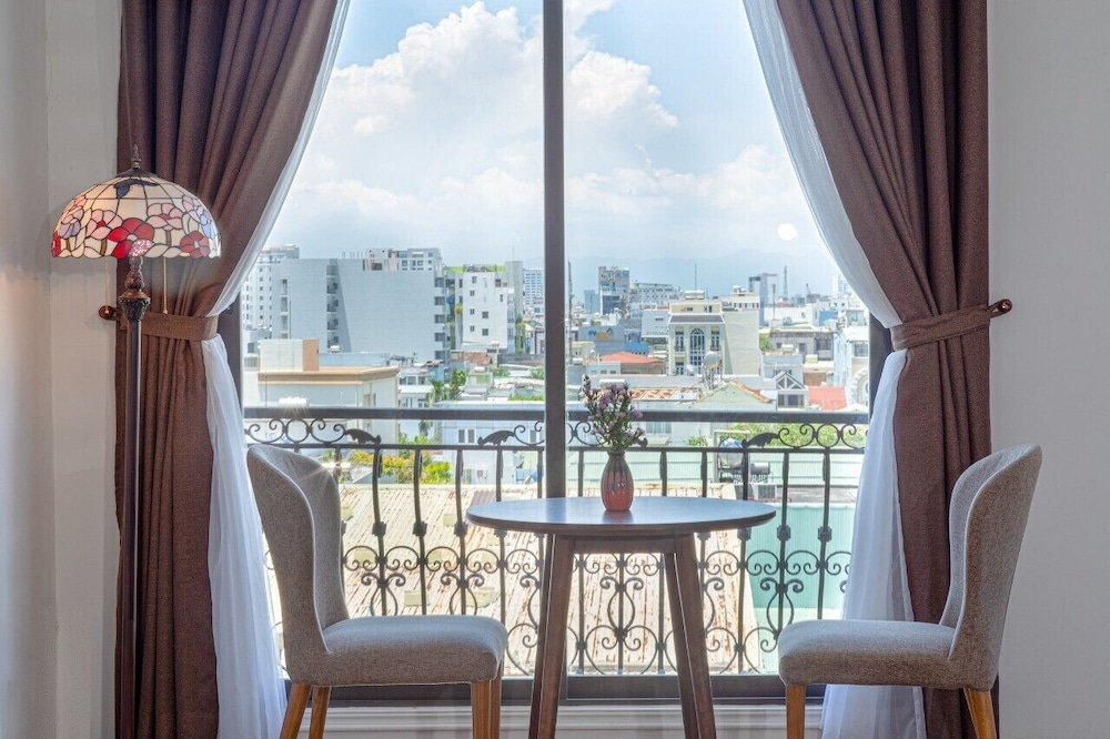 Dong Duong Hotel & Suites 41/50