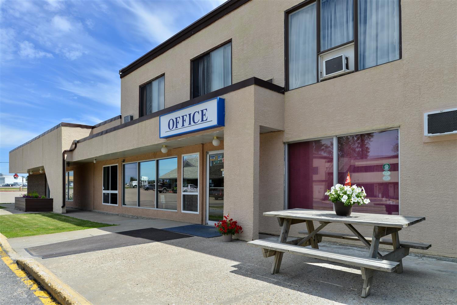 Canadas Best Value Inn Whitecourt 49/51