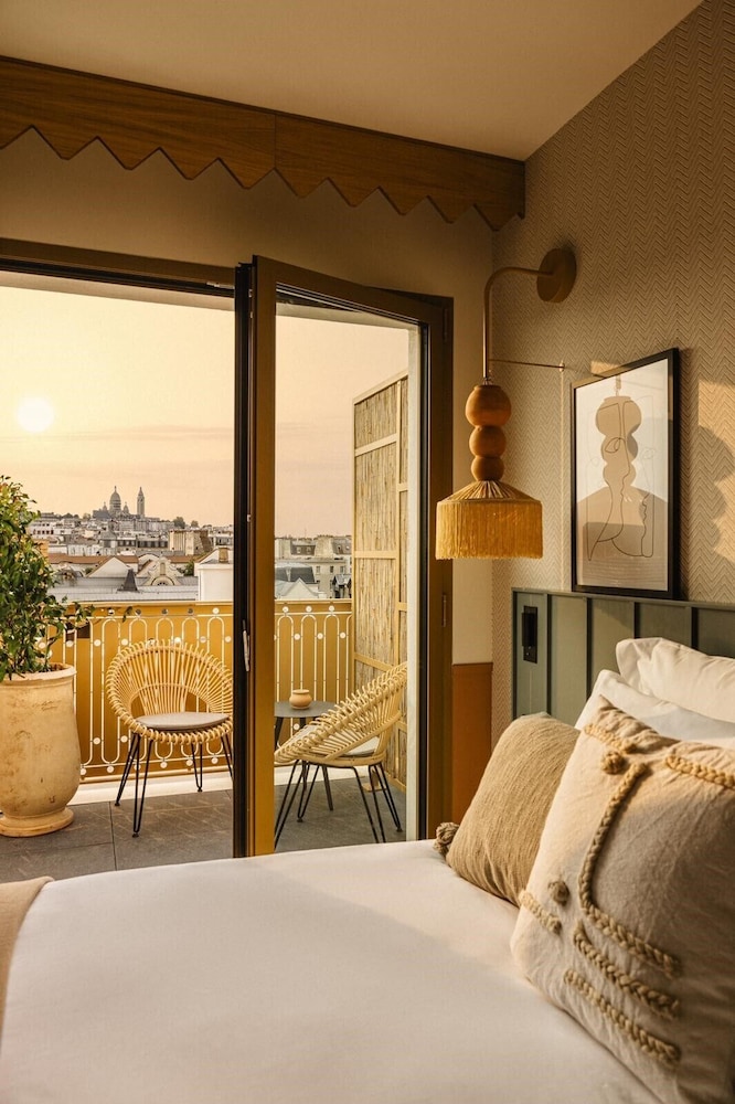 Montmartre, Classic, Queen Bed, Balcony