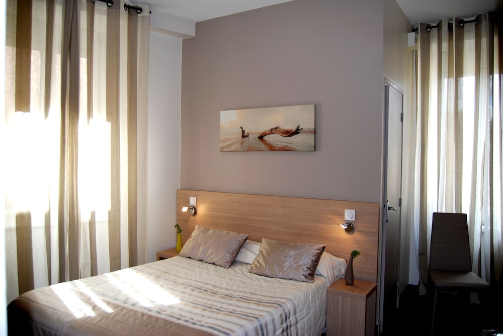 HOTEL DU MIDI 2/30