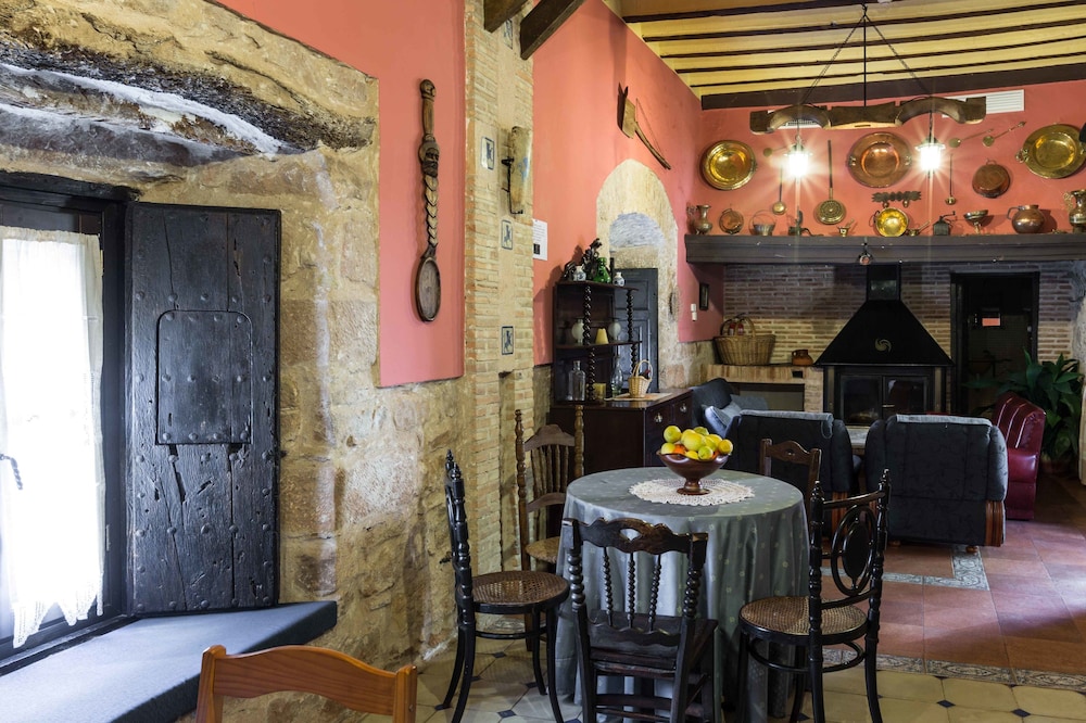 Palacio Guzmanes Hospederia Rural 49/64