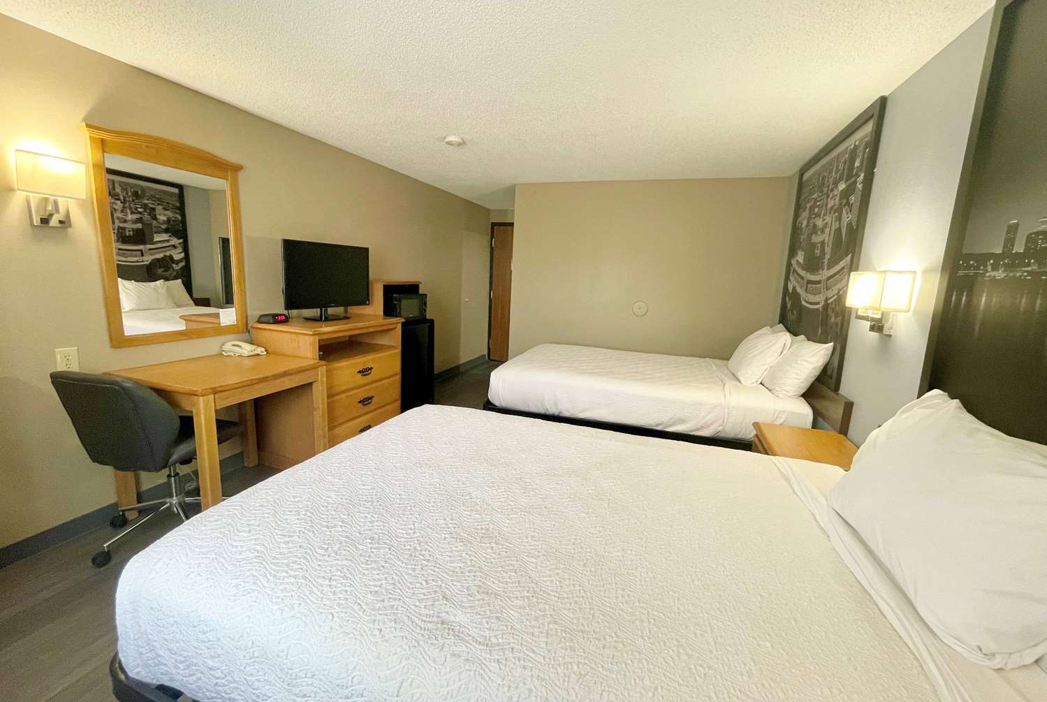 Super 8 by Wyndham St. Clair 11/19