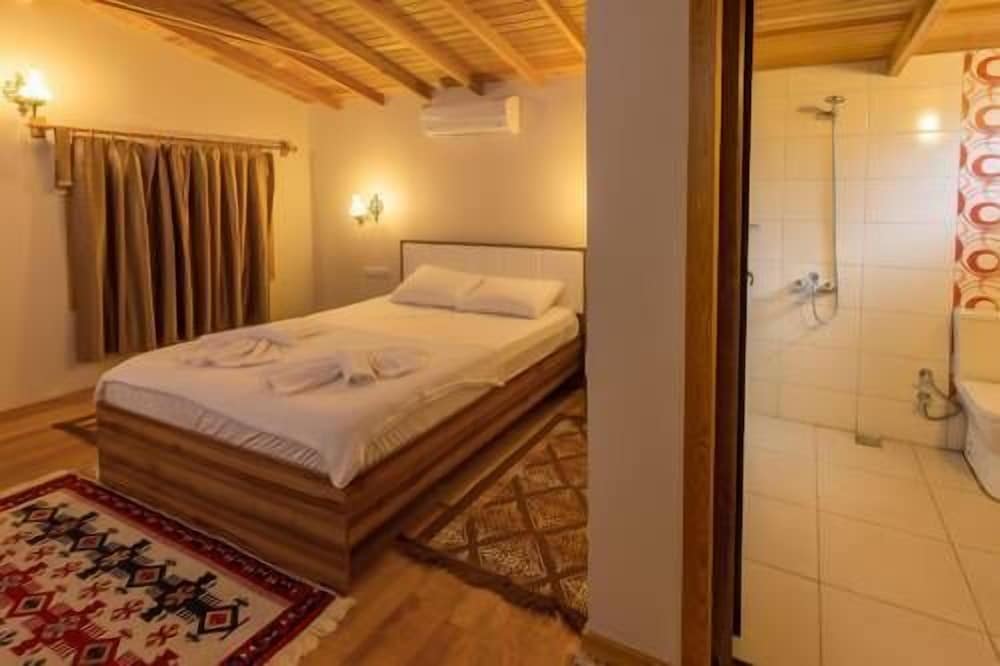 Secret Garden Bungalows & Tent Hotel 9/26