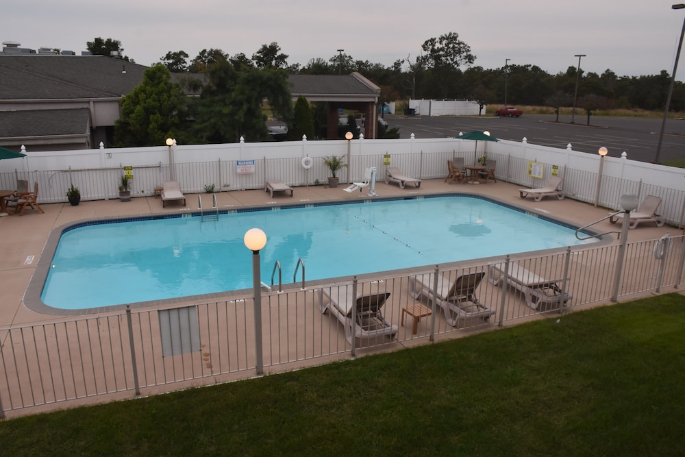 Ramada by Wyndham Vineland Millville Area 1/32