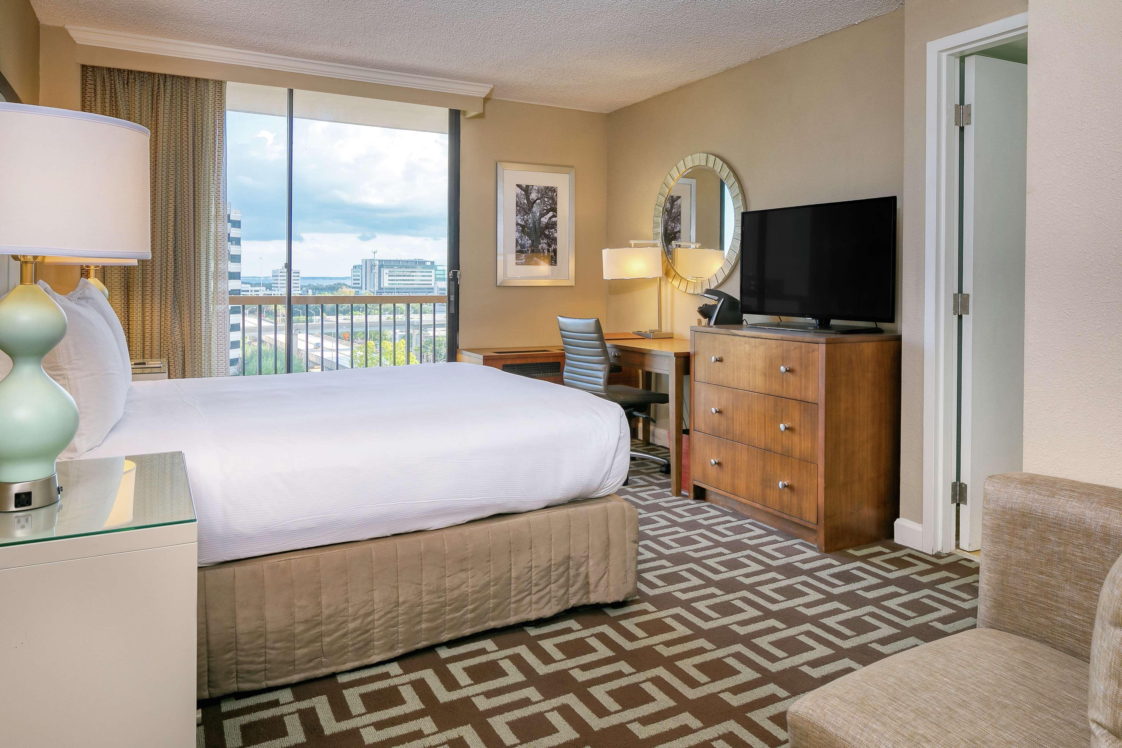ROOM, QUEEN BED, RIVER FRONT, ACCESSIBLE