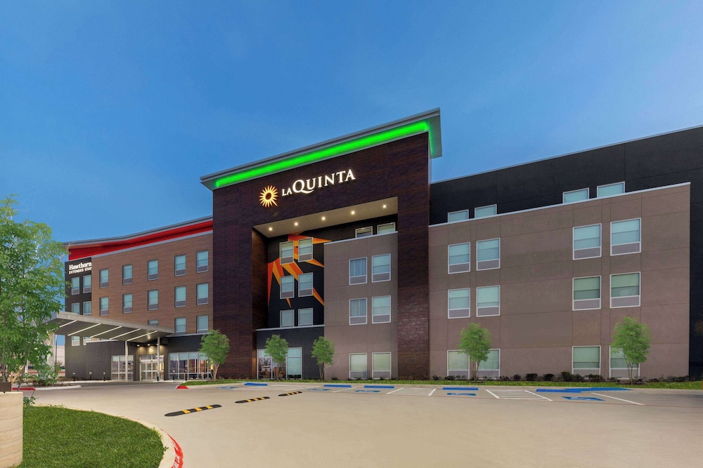 La Quinta Inn & Suites by Wyndham DeSoto 5/44