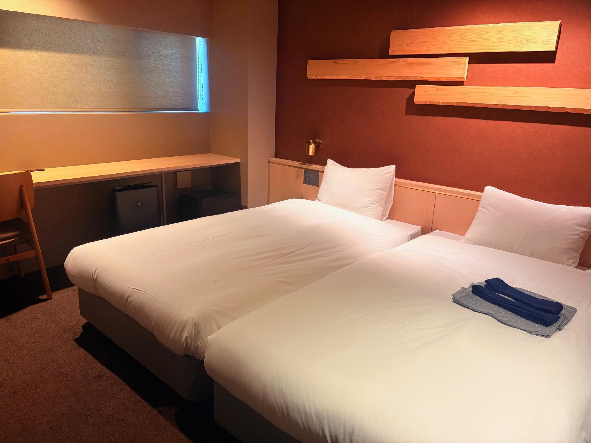 Room, Twin Beds