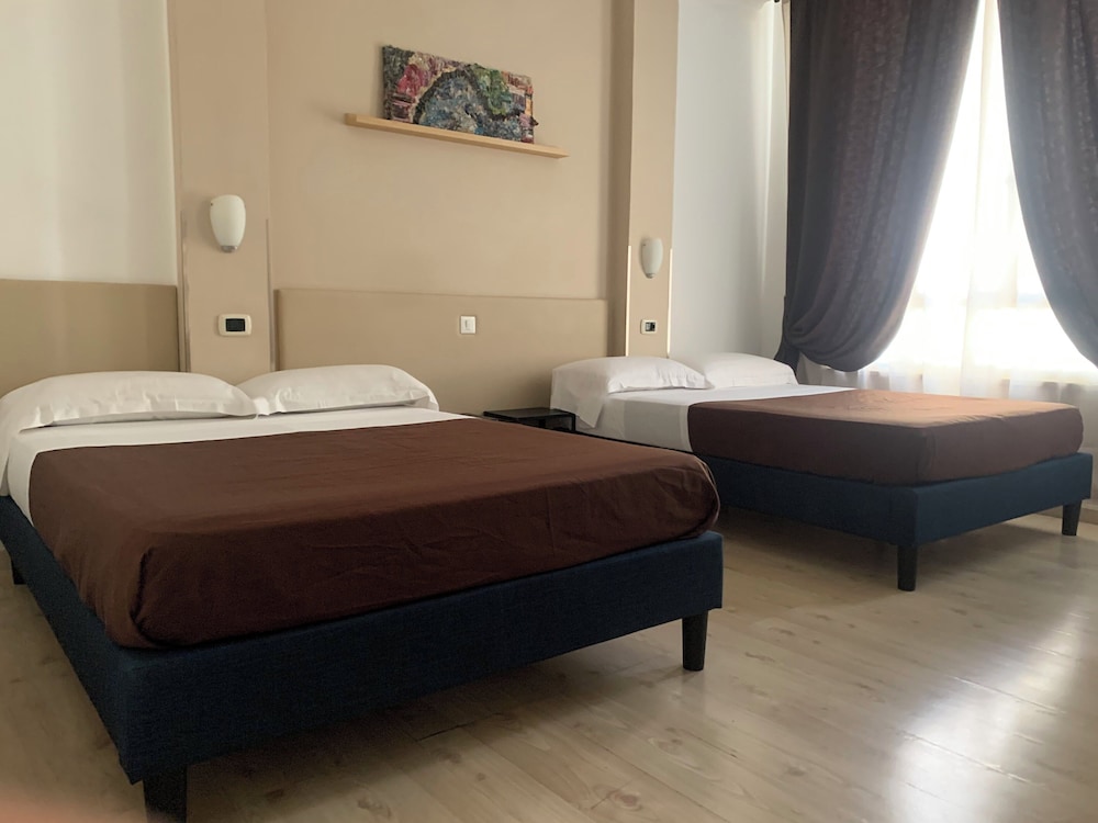 Indipendenza Hotel 12/50