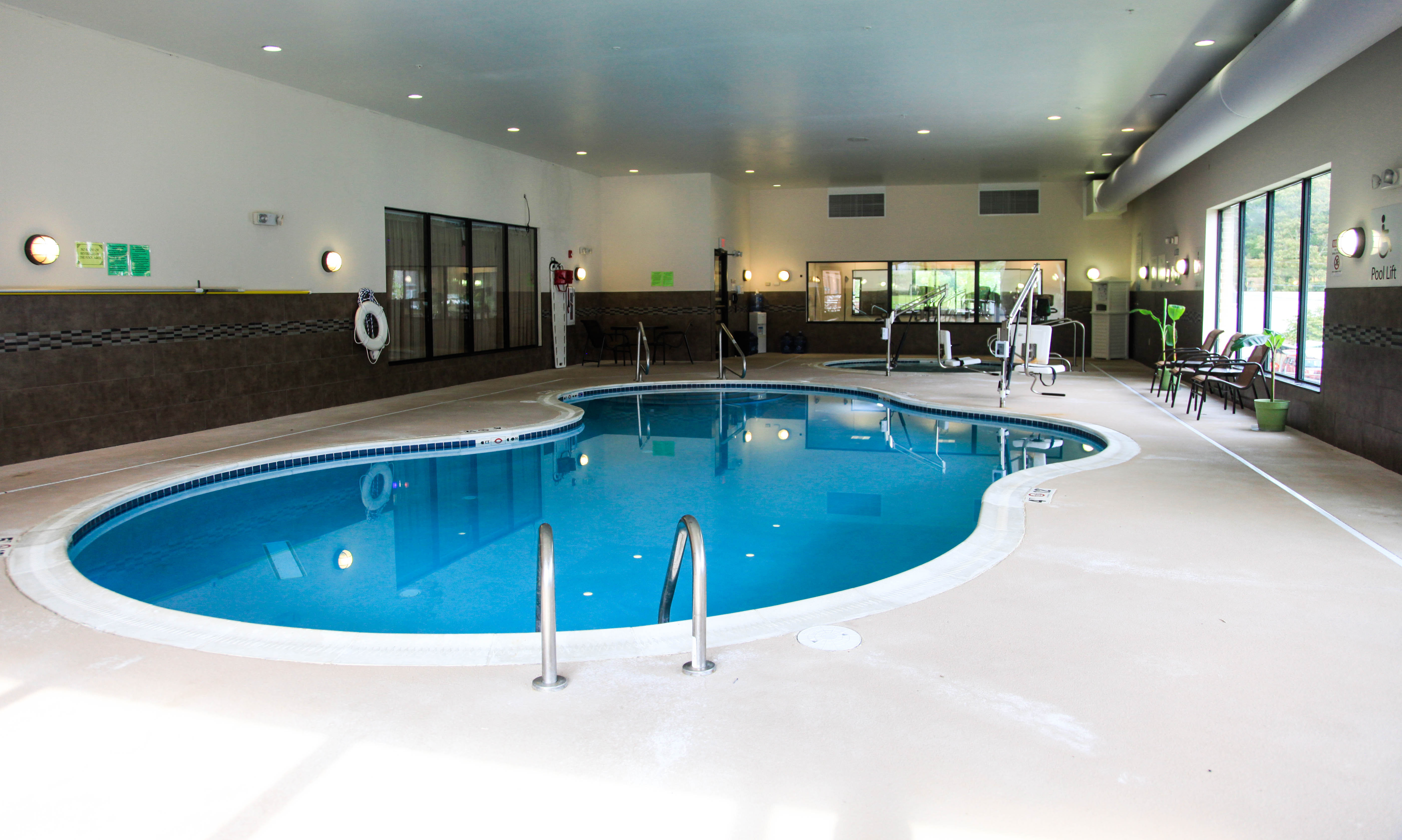 Holiday Inn Express Suites La Vale Cumberland 39/59